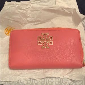 NWT Tory Burch Peach Continental zip wallet